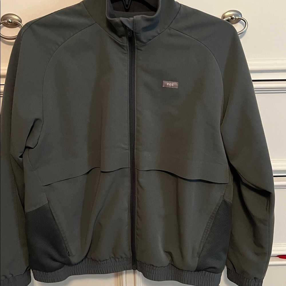 Figs Sydney scrub coat in Bonsai